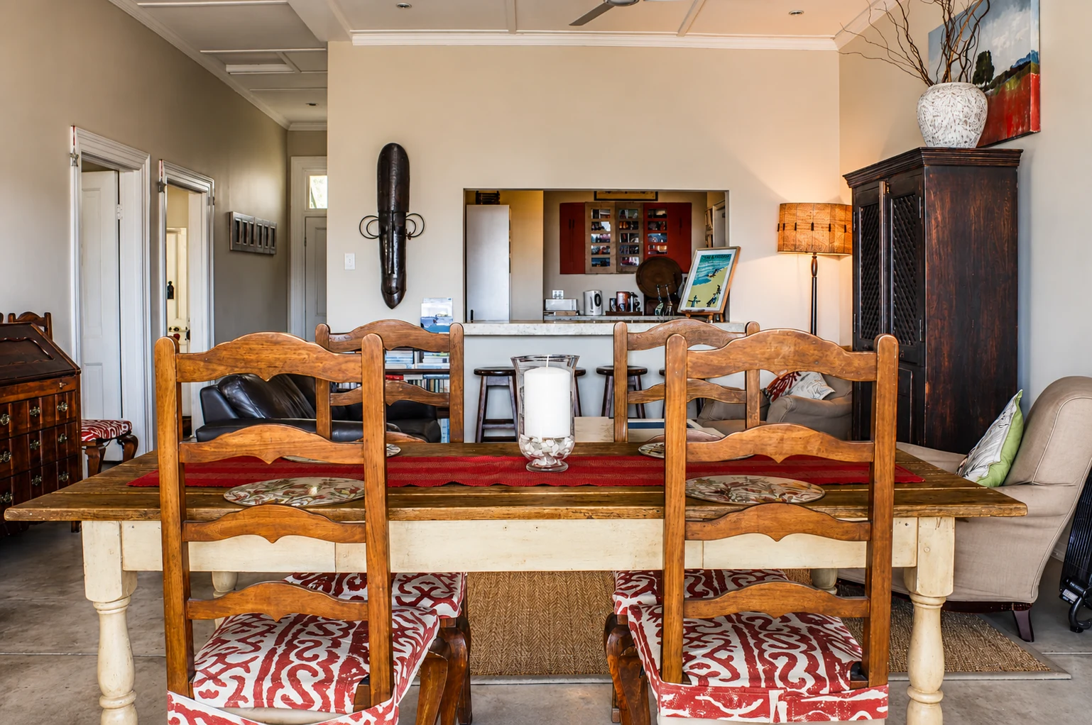 Dining and living area at Chiduku cottage